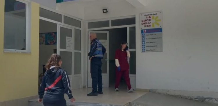 EMRI/ Tragjike në Gramsh, i mituri vritet me thikë pas sherrit