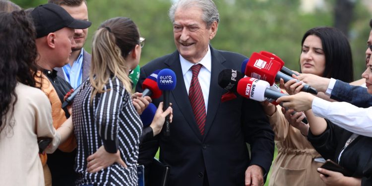 Berisha: Nuk e votojmë ligjin për rritjen e pagave për politikanët! Të fillonte nga poshtë-lart. Nuk përfitojnë qytetarët
