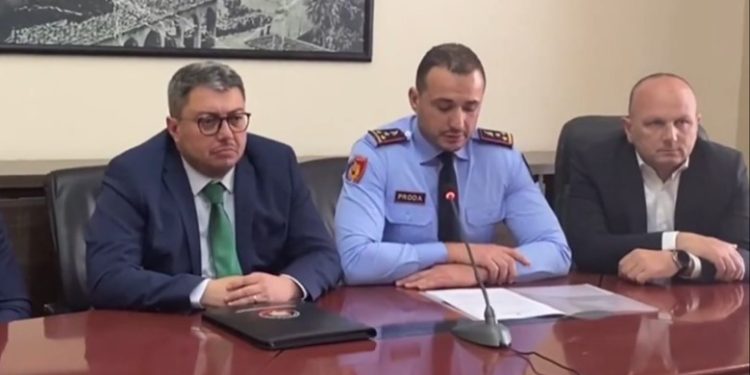 Megaoperacioni i Policisë në Elbasan/ Sekuestrohen mijëra euro, drogë, armë e miliona lekë, ZBARDHEN DETAJE