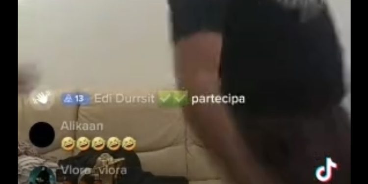Tik Tok-u  i futi në sherr/ “Kapet” çifti në video live