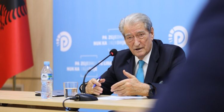 Berisha: Raporti për farsën elektorale është gati! Gjyqi ndaj McGonigal/ Kreu i PD: Dokumenti është fatal për Ramën