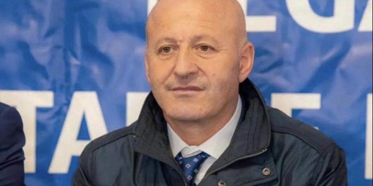 Betimi i kryetarit të ri të Bashkisë në Has, tensione në konstituimin e Këshillit Bashkiak! Dautit i mbyllin derën