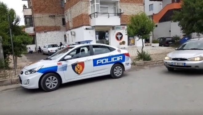 EMRAT/ E RËNDË në Elbasan, 49-vjeçari plagos me thikë vëllanë