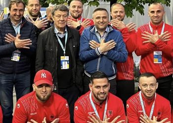 FOTOGALERI/ Ekipi i Kombëtares ‘zbarkon’ në Gjermani! Kelmendi: Krenar për fanellën KUQ e ZI! Ja kalendari i ndeshjeve….