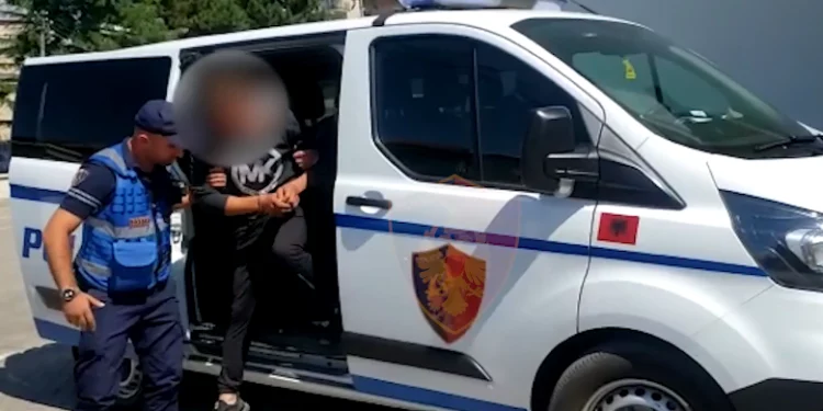 EMRI/ Shpërndante kokainë pranë shkollave, arrestohet 26-vjeçari në Korçë