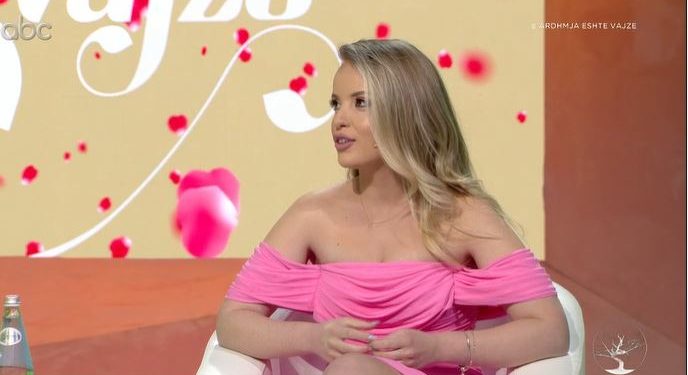 ‘U pendova që ia mbajta Instagram-in’, shokon shoqja e Kiarës