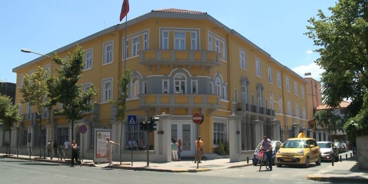 Ministria e Arsimit jep 300 milionë lekë për projektet e IAL-ve për vitin 2023-2024