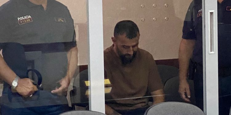 Vrasjen në Larushk/ Valter Bami në gjykatë për masën e sigurisë