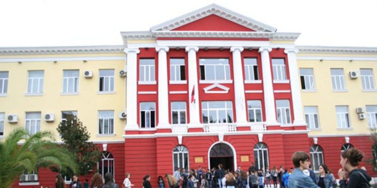 Lista e plotë e degëve prioritare në Universitete: Studentët 40 mijë lekë bursë, pa kriter mesatareje