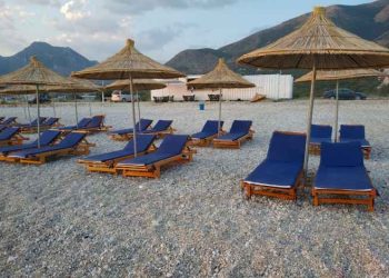 Policia shpall në kërkim pronarin e plazhit në Ksamil