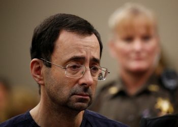 Abuzuesi seksual Larry Nassar goditet me thikë disa herë në burg
