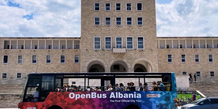 Veliaj prezanton nismën e re: Tani mund të vizitosh Tiranën me OpenBus Albania