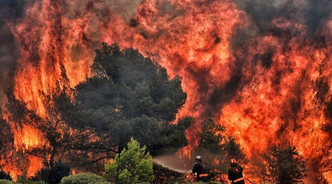 Zjarret në Greqi, gjendja ALARMANTE, digjen ferma dhe fabrika