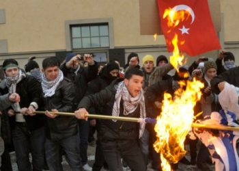 Çpo ndodh në Suedi? Pas Kuranit, paralajmërohet djegia e Biblës dhe Tevratit