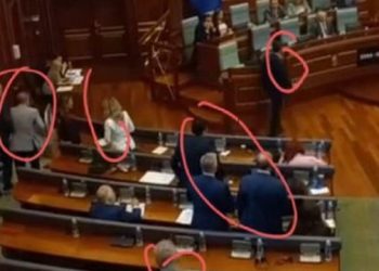‘Aksioni i PDK-së në Kuvend ishte i planifikuar’/ Ministri i Kurtit publikon FOTON nga dhuna në Kuvend