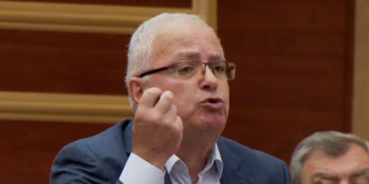 Deputeti Spaho i drejtohet me fjalor ofendues ministres Krifca: Je më e paaftja, më cinikja që nga koha e diktaturës! I more në qafë fermerët