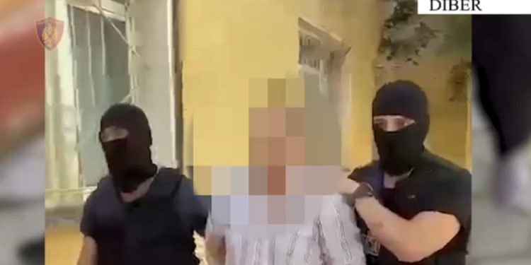 EMRI/  I dënuar me 13 vite burg në Itali për prostitucion, arrestohet 51-vjeçari në Dibër
