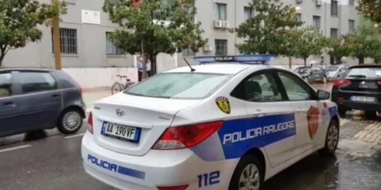 Aksident në  Dibër , mjeti del nga rruga dhe kthehet përmbys