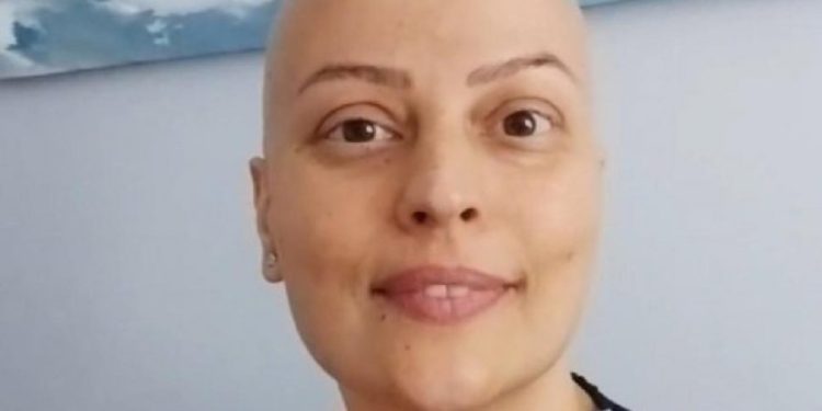 Ayçin Tuyun njofton se po lufton me kancerin e gjirit