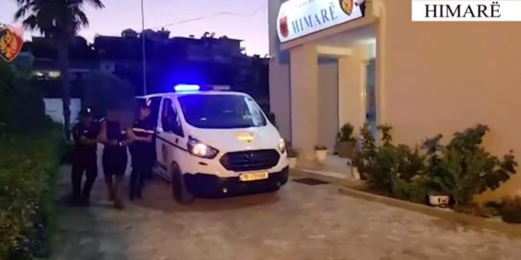 Përshtatën lokalet për kultivim e shitje të lëndëve narkotike, arrestohen dy pronarët në Himarë