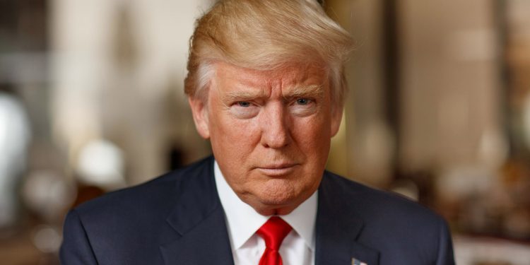VOA: A duhet të transmetohen në televizion gjyqet e ish-presidentit Trump?