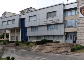 I vodhi telefonin një turisti italian, arrestohet i riu në Gjirokastër