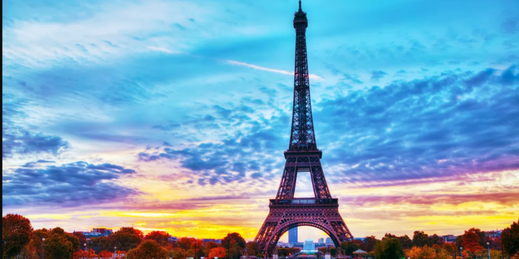 Ja pse kulla Eiffel është më e lartë në verë