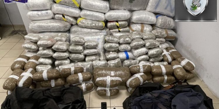 VOA: Aktiviteti i rrjeteve shqiptare të drogës mbetet i lartë në Greqi