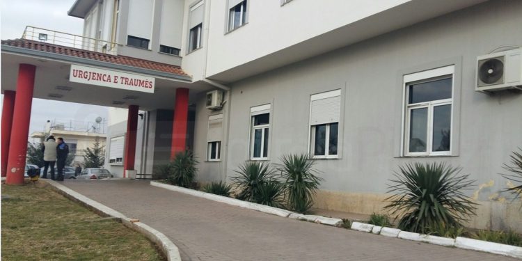 Bie nga resorti në Ksamil, pushuesi niset drejt spitalit të Traumës