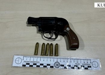 Qarkullonte i armatosur në makinë. Në pranga 28-vjeçari