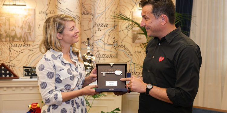 Veliaj pret ministren e Jashtme të Kanadasë, Melanie Joly: “Kanadaja, shtëpi e hapur për mijëra shqiptarë me histori suksesi”