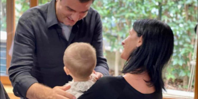 FOTO/ Basha vijon takimet në Tiranë, kafen e pasdites e pi me banorët e Qesarakës