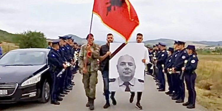 U vra nga terroristët serbë, përcillet për në banesën e fundit efektivi Afrim Bunjaku