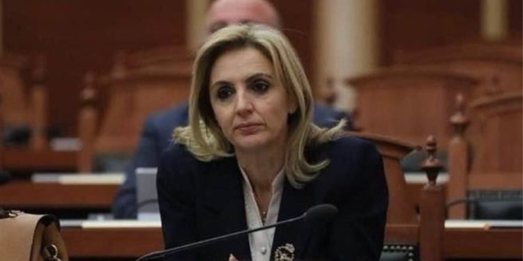 Merita Bakiu largohet nga “Aleanca për Ndryshim” dhe shkon në grupin e Bashës