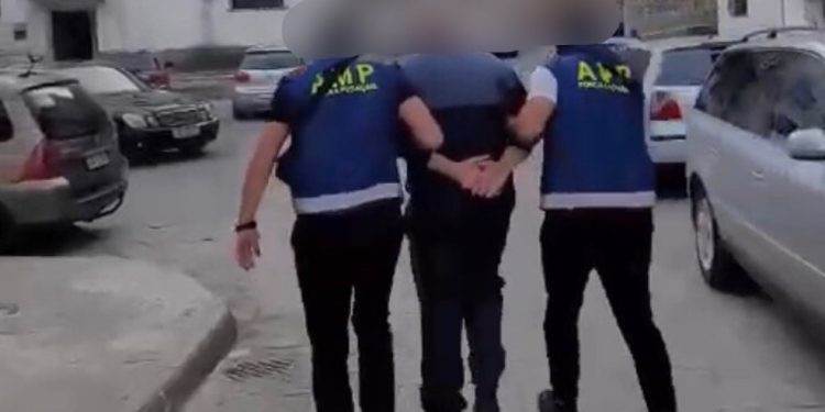 Korrupsion dhe shpërdorim detyre, AMP arreston 3 oficerë policie