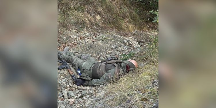 Me rroba ushtarake dhe i armatosur/ Publikohet fotoja e terroristit serb të vrarë