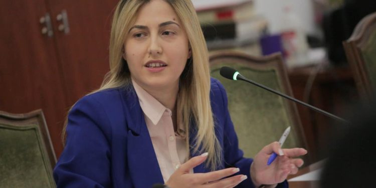 Ina Zhupa:’ Vit të mbarë shkollor nxënës dhe mësues! Me nxënës më pak, por me probleme më shumë’