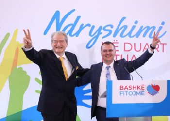 “Të na kërkojnë ndjesë”/ Sekretari i Rithemelimit: Gaz Bardhi dhe deputetët të vijnë si të penduar!