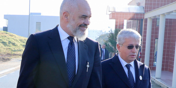 “Serbia po përgatit diçka”/ Paralajmërimi i Sandër Lleshajt: Duhet të armatosemi edhe ne!