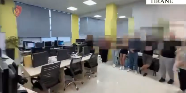 Mashtronin të huajt për investime në bursë fiktive, në pranga dy administratorët e Call Centerit në Tiranë, dy në kërkim