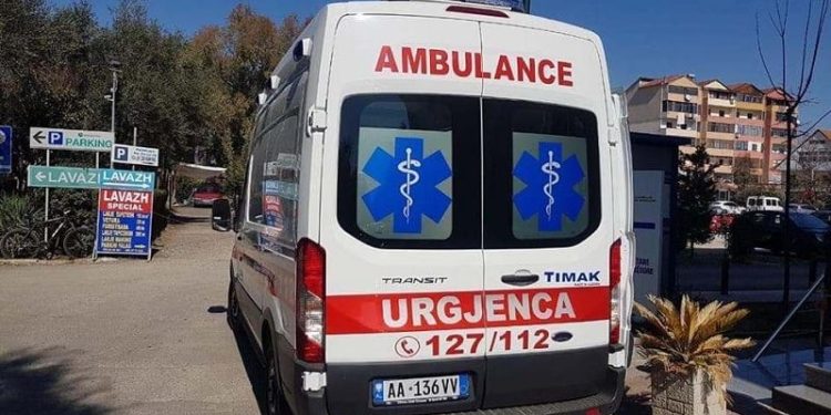 E trishtë në Tiranë: Gruan e zë korenti, ndërron jetë në tarracën e shtëpisë