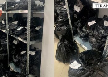 Në pranga 2 punonjës të postës private: Magazinonin dhe shisnin mallra kontrabandë