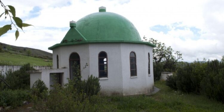 Kolonjë: Zbulohet dhe shpallet në kërkim hajduti i teqeve