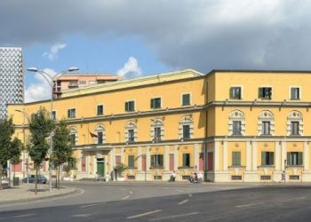 Gazetarja: Hetuesit e BKH zbarkojnë në Ministrinë e Ballukut, sekuestrojnë dy…