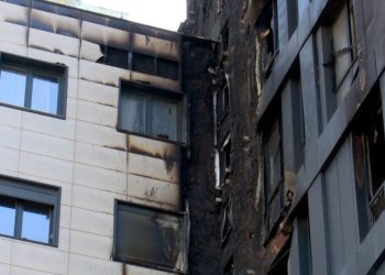 “Fasada në pallat, jashtë kushteve teknike”, inxhinieri Beqaj: Duhet të përdoret polisterol që vetëshuhet