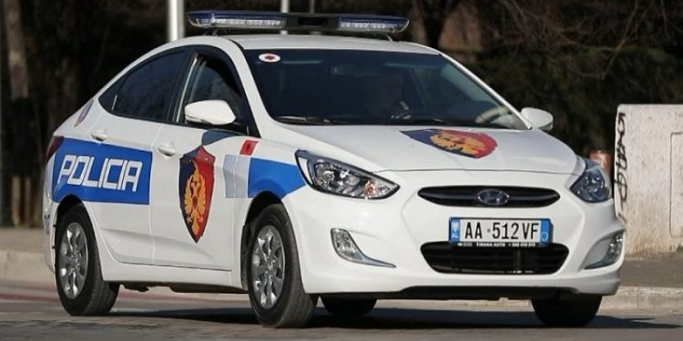 Arrestohet 24-vjeçari pasi u zu me policët për automjetin e parkuar