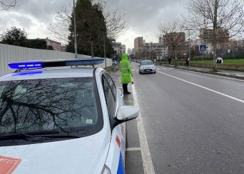 Kreu manovra të rrezikshme me automjet, gjobitet me 40 mijë lekë drejtuesi
