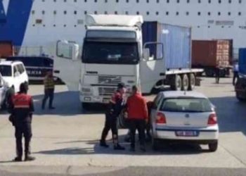 Arrestohet 47-vjeçari në portin e Durrësit: Kontrabandonte bombula heliumi pa licencë