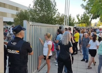 Adoleshenti autik godet me thikë 3 mësues dhe një nxënës në Spanjë