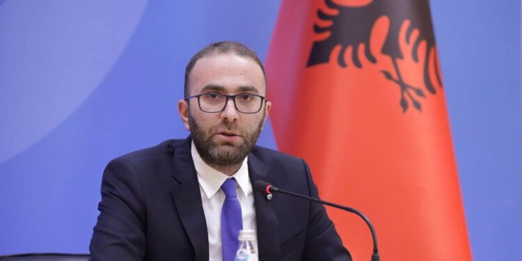 Gazment Bardhi: Deputetët opozitarë të përjashtuar do të marrin pjesë në seancë
